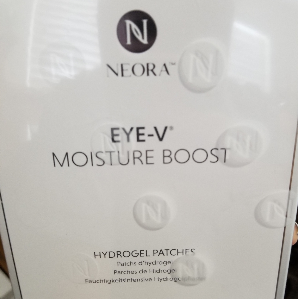 Eye-v Hydrogel Patches